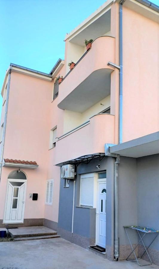Apartment Neva Split With Free Private Parking Space מראה חיצוני תמונה