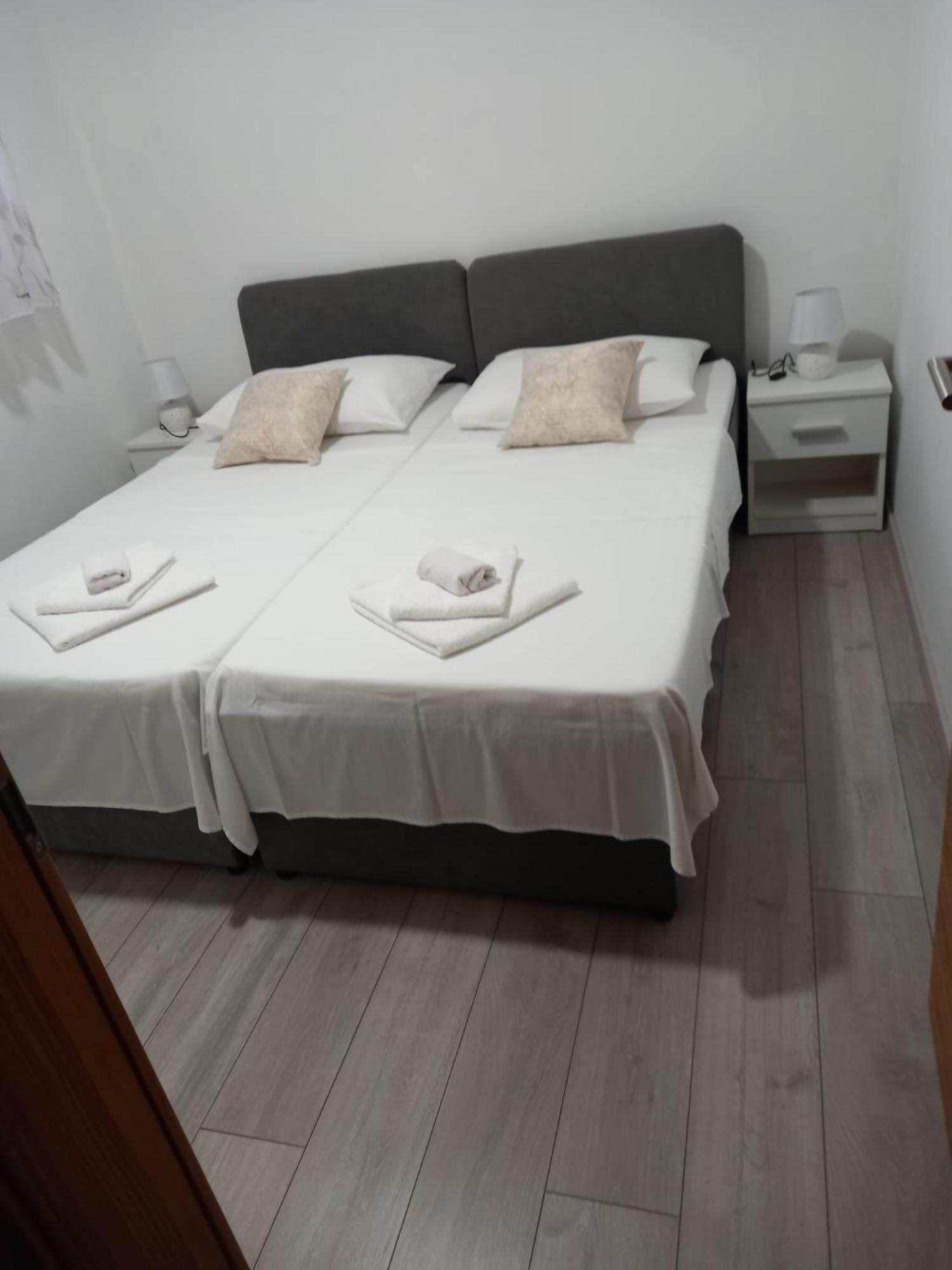 Apartment Neva Split With Free Private Parking Space מראה חיצוני תמונה