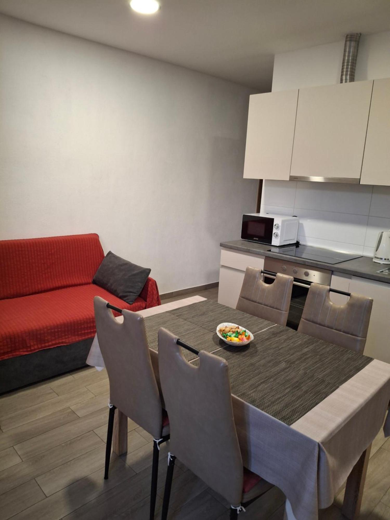 Apartment Neva Split With Free Private Parking Space מראה חיצוני תמונה