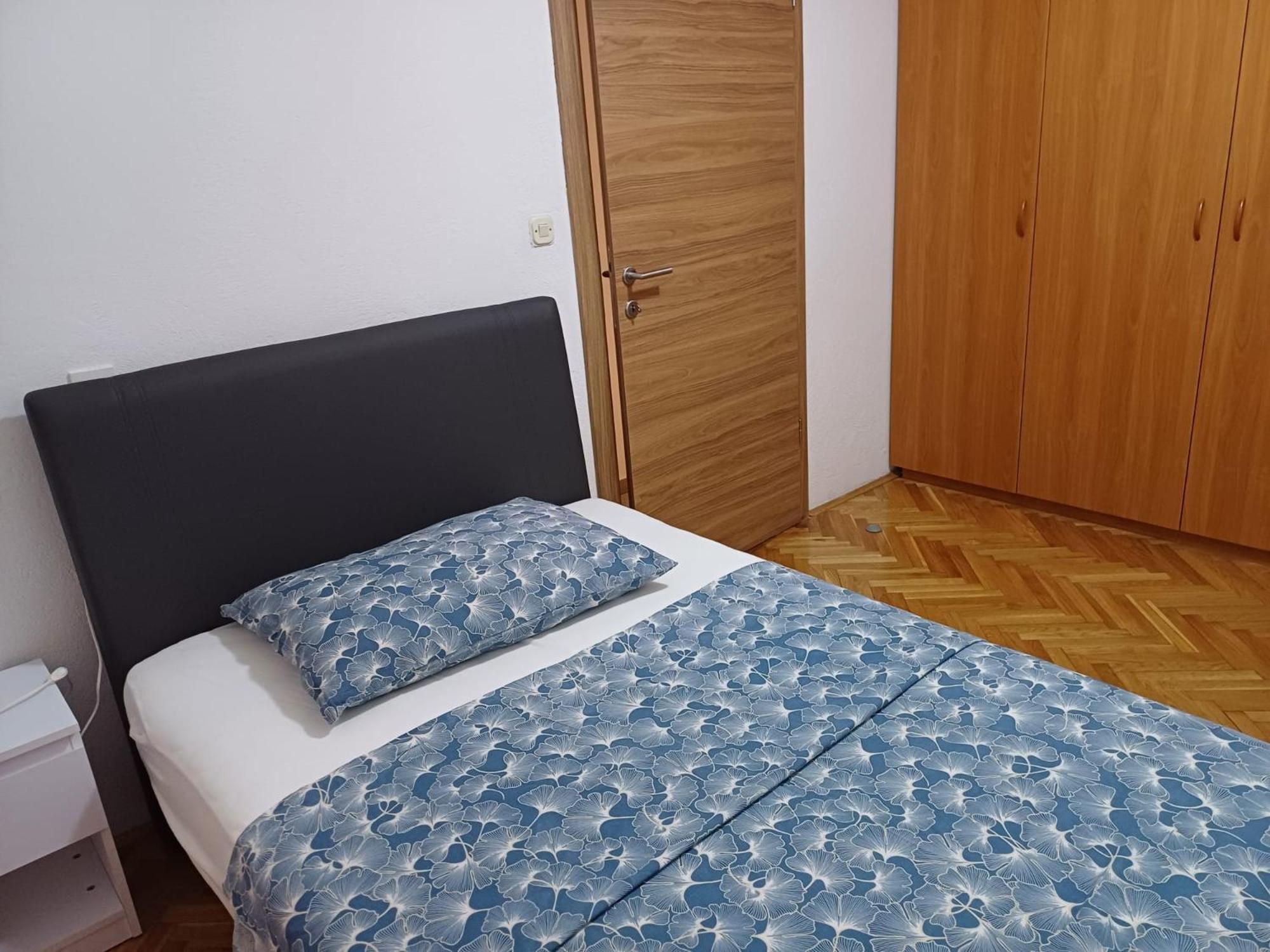 Apartment Neva Split With Free Private Parking Space מראה חיצוני תמונה